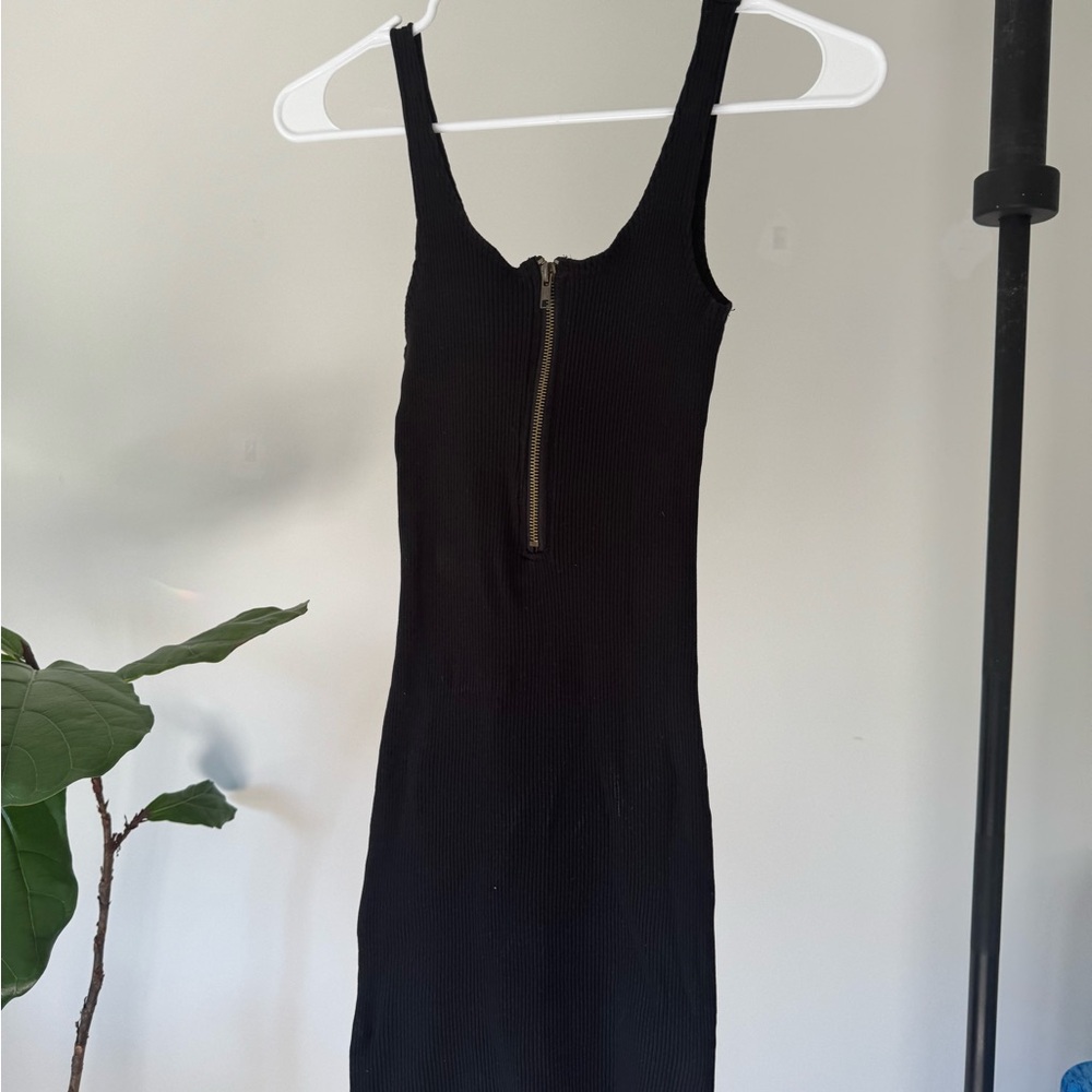 Black Sleeveless Dress with Zipper